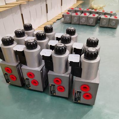 6 voies 2 position soupape solénoïde hydraulique avec six ports d'huile et DT04-2P collecteurs de soupape de connexion